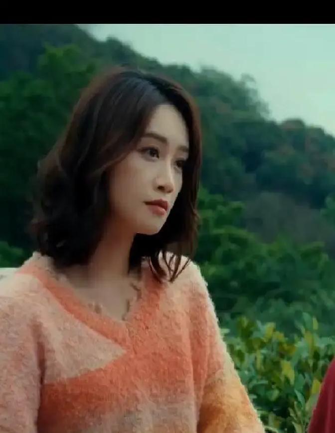 江疏影蓝盈莹在《春夜将尽》里同框飙戏，一集里三次对峙，弹幕全在刷“眼神杀”剧里她