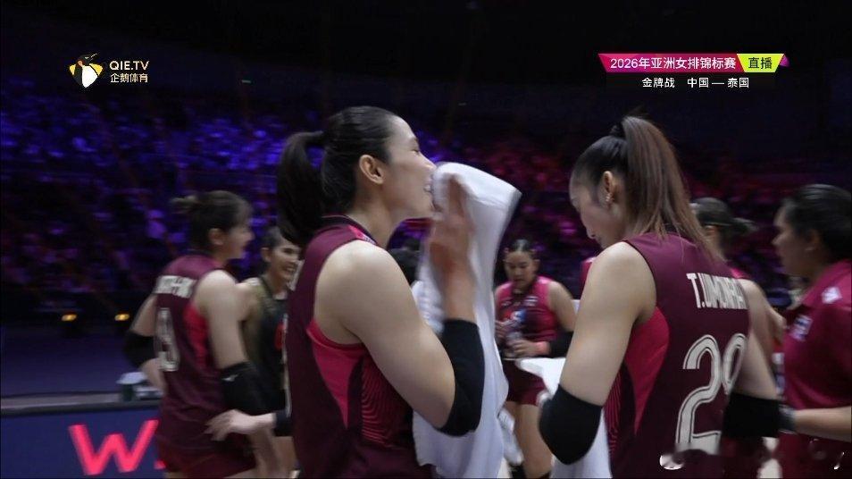 第一局惜败[流鼻血]，没事，继续加油。中国女排vs泰国女排2026年女排亚锦赛 