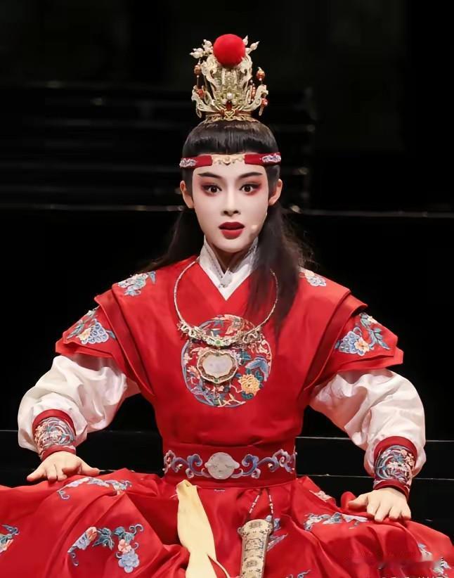 陈丽君最后一定会辞职，只是时间问题！
成名后的陈丽君推掉很多综艺节目，依然跟随越