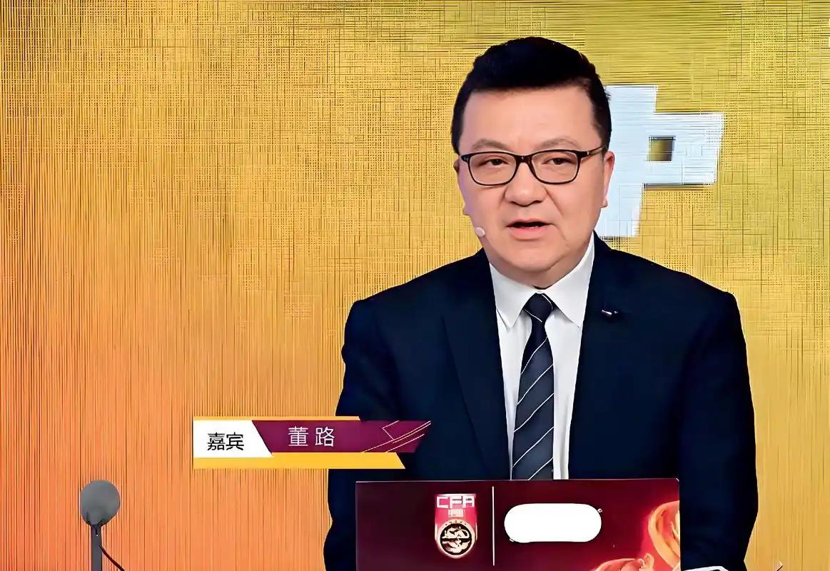 炸锅！董路率队拿下 U12 小世界杯冠军，孙继海嘲讽 “马戏团”！实战派 vs 
