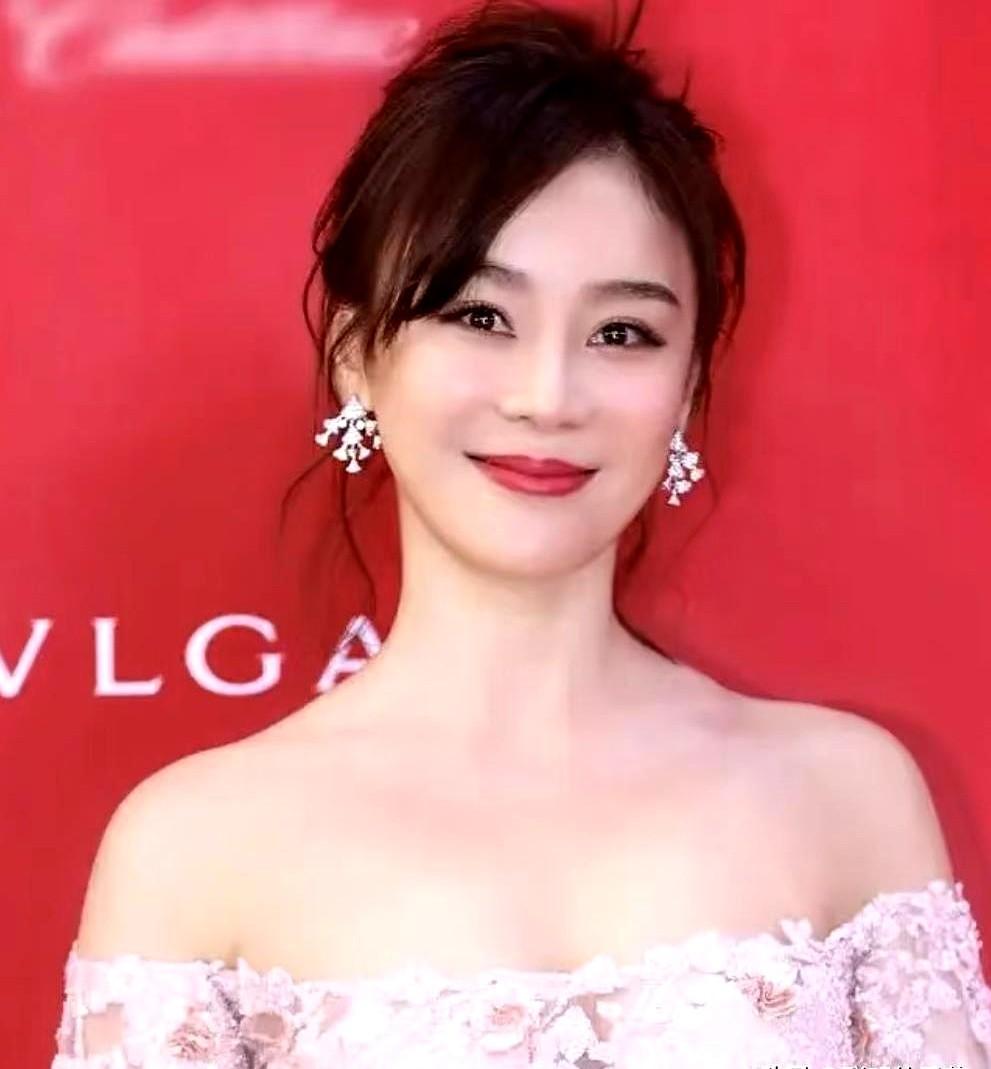 袁姗姗一句话，差点把节目组送走。

这事发生在湖南卫视的《巧手神探》里。当时专家