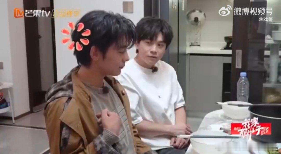 武艺武星把丁真夸红温了  丁真这次算是被武艺武星夸得“红温”了，这俩人真是太会找