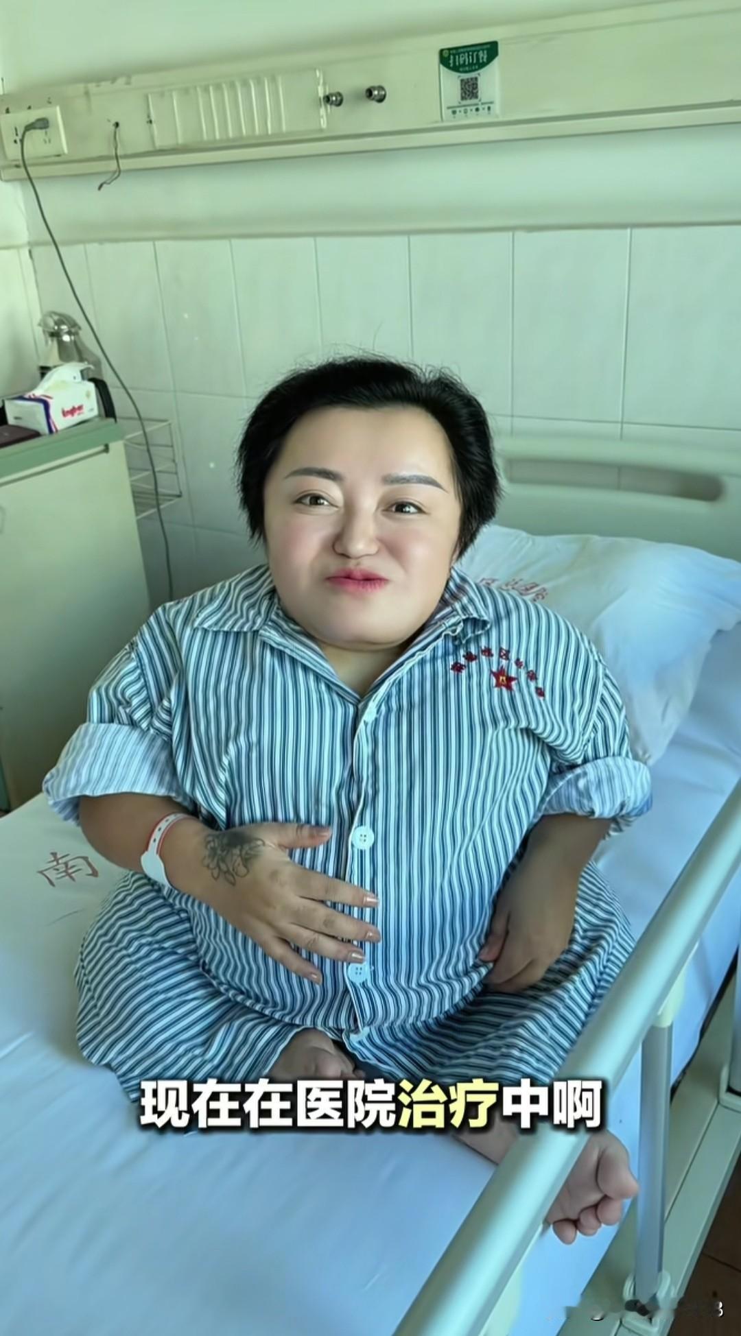 李喜梅住院了，由于她突发肾结石，喜梅在工作中突然肚子疼的很厉害，都冒虚汗了，她正