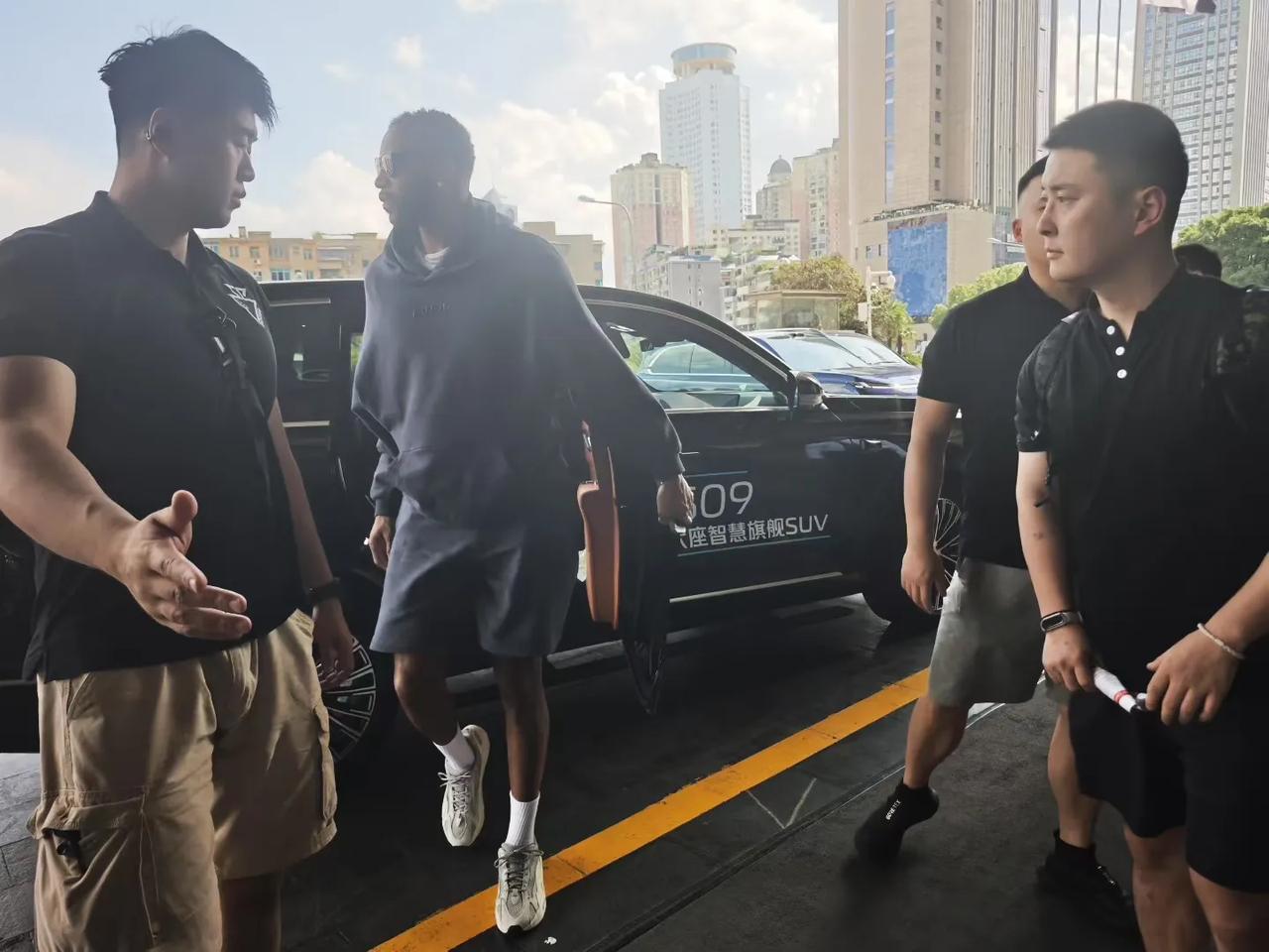 NBA球星麦克格雷迪中国行的座驾这是台啥？深蓝S09？