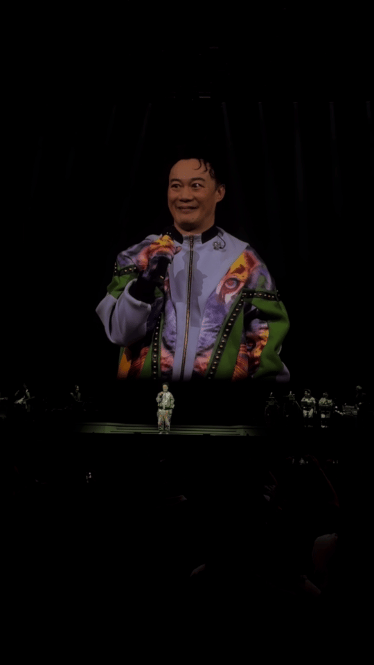 #什么条件听陈奕迅唱四首安可# 听一开心唱了四首安可曲是什么体验，这辈子听了陈奕