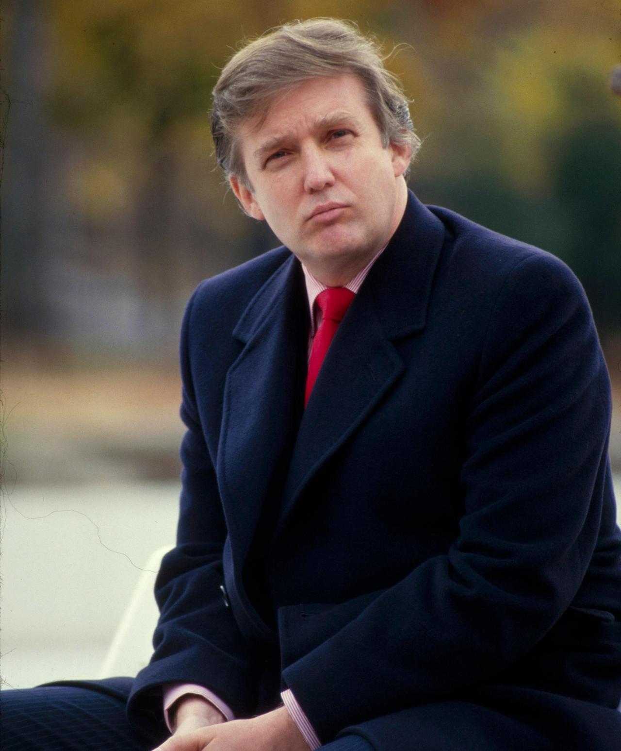 特朗普是美国历史上第一位，也是到目前为止唯一一位在当选总统前，没有任何军事或政府