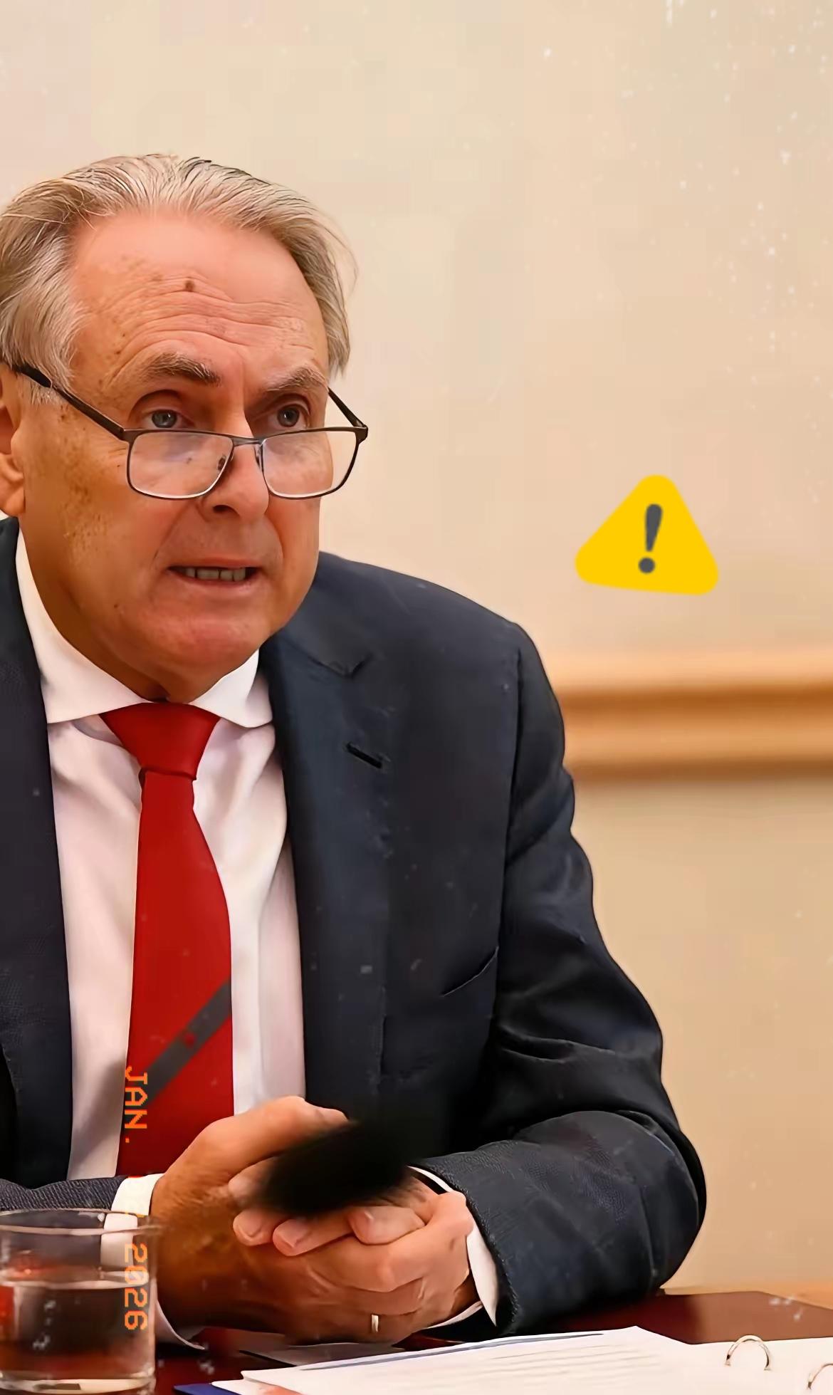 中方出手后，澳部长急了

​1月1日，澳大利亚贸易部长唐·法雷尔说，对中方的决定