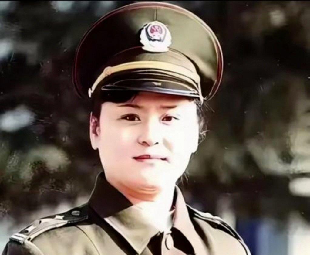 2026年1月3日，河南的女警王妙丽正在休假带孩子，没想到突然遇到惊险的一幕！街