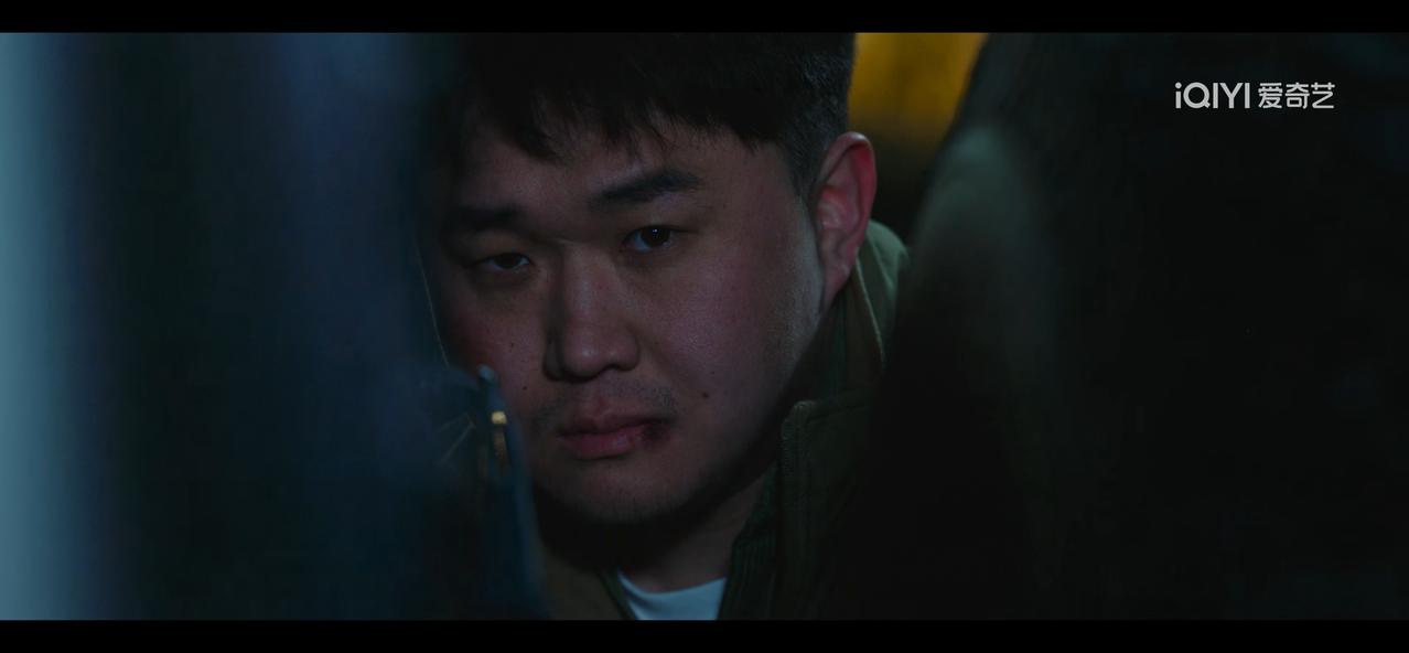 《罚罪2》太可怜了！哥哥冯海被活埋，弟弟冯江被丁小帅打，还有三拨人找他。

冯海