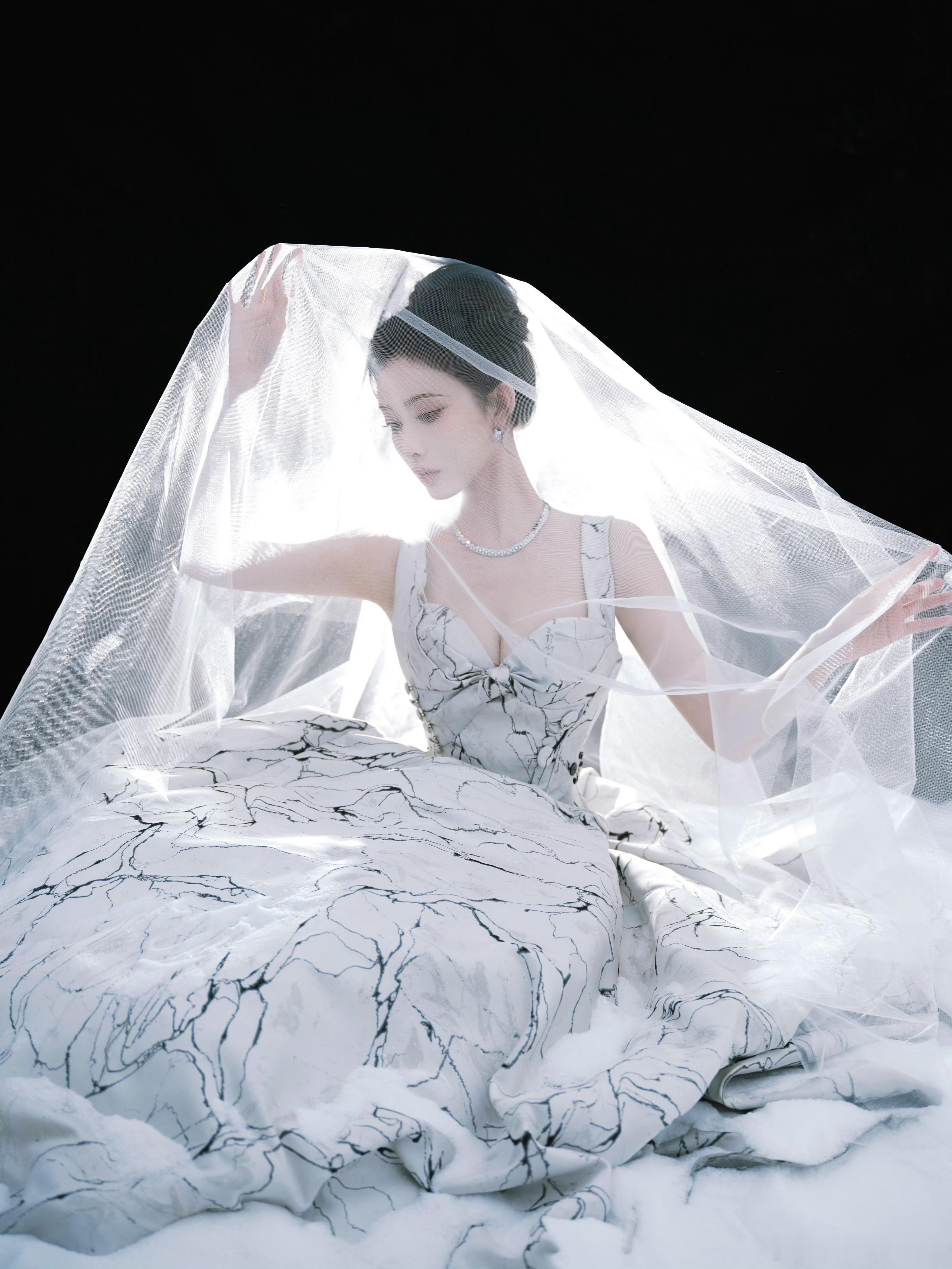 就像披上洁白头纱的新娘，真是让人狠狠心动了，要多么完美的王子才能配得上她？范一拍