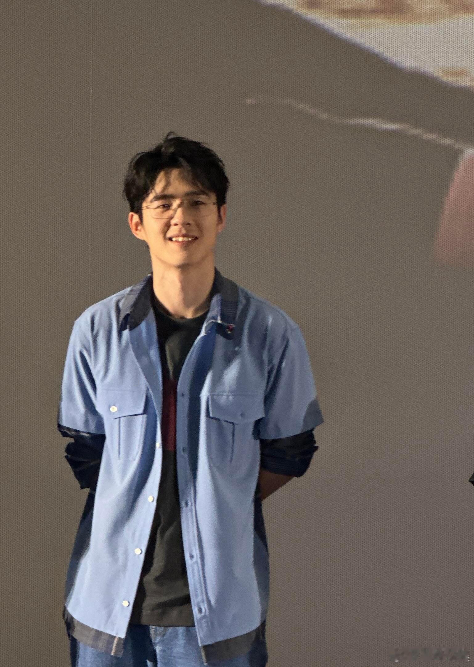 #刘昊然回应发际线# 刘昊然在《解密》路演中对于为容金珍改变发际线的回应，展现了