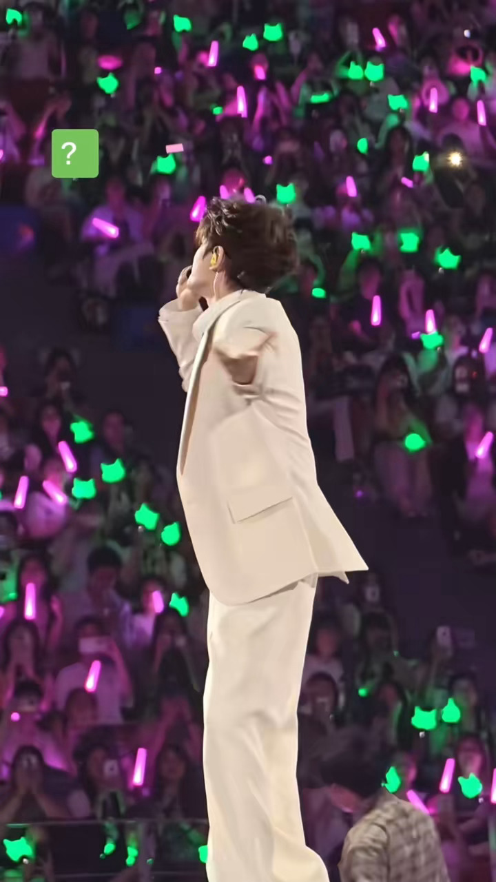 丁禹兮成都生日演唱会抖热度好🔥360°自转照顾好每一个粉丝好多热评高赞，丁禹兮