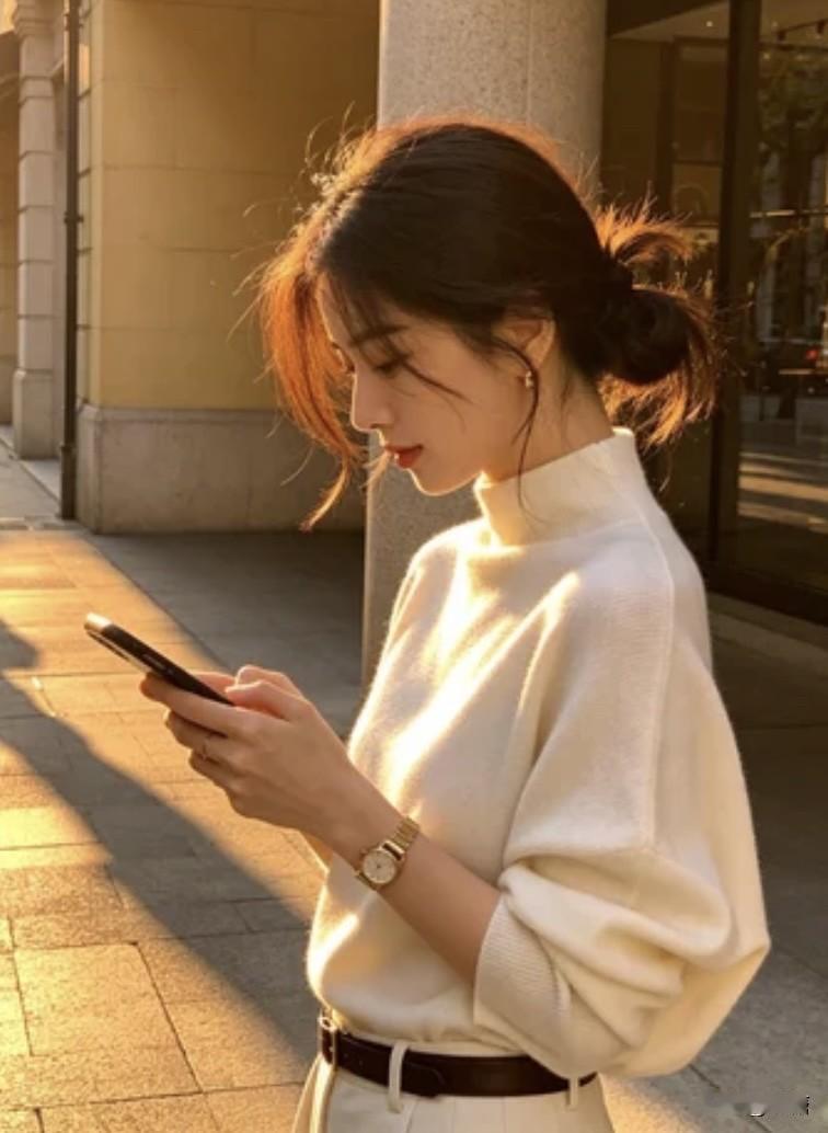 心底揣着一份惦念，整个人的精气神真的会脱胎换骨，你大可以信我。
从前我一直执拗地