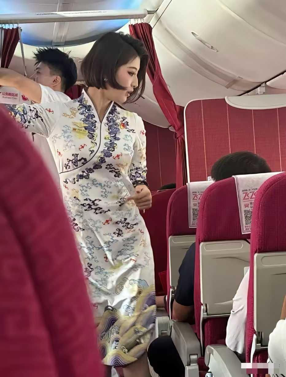 哪位才是你心中的女神？我一直觉得海航空姐是所有航空公司中颜值最高的。