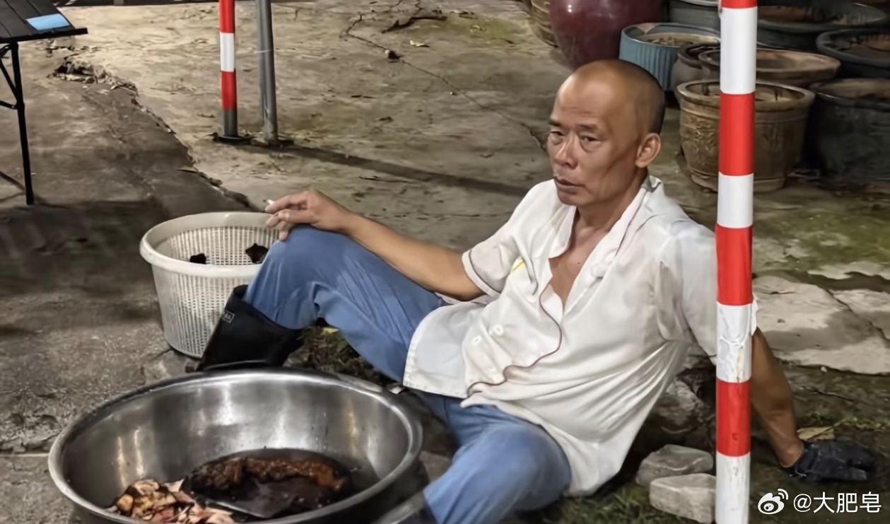 莫氏鸡煲老板儿子发声 老板已经生无可恋准备自己写差评了，哈哈哈。话说这个价格算贵