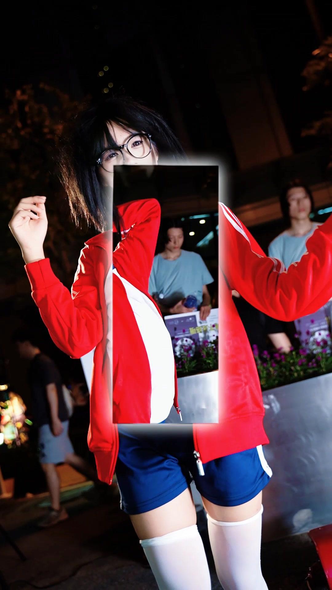 广州漫展场外学院风穿搭太绝了！👗学院风穿搭yyds！白衬衫+格裙+领...