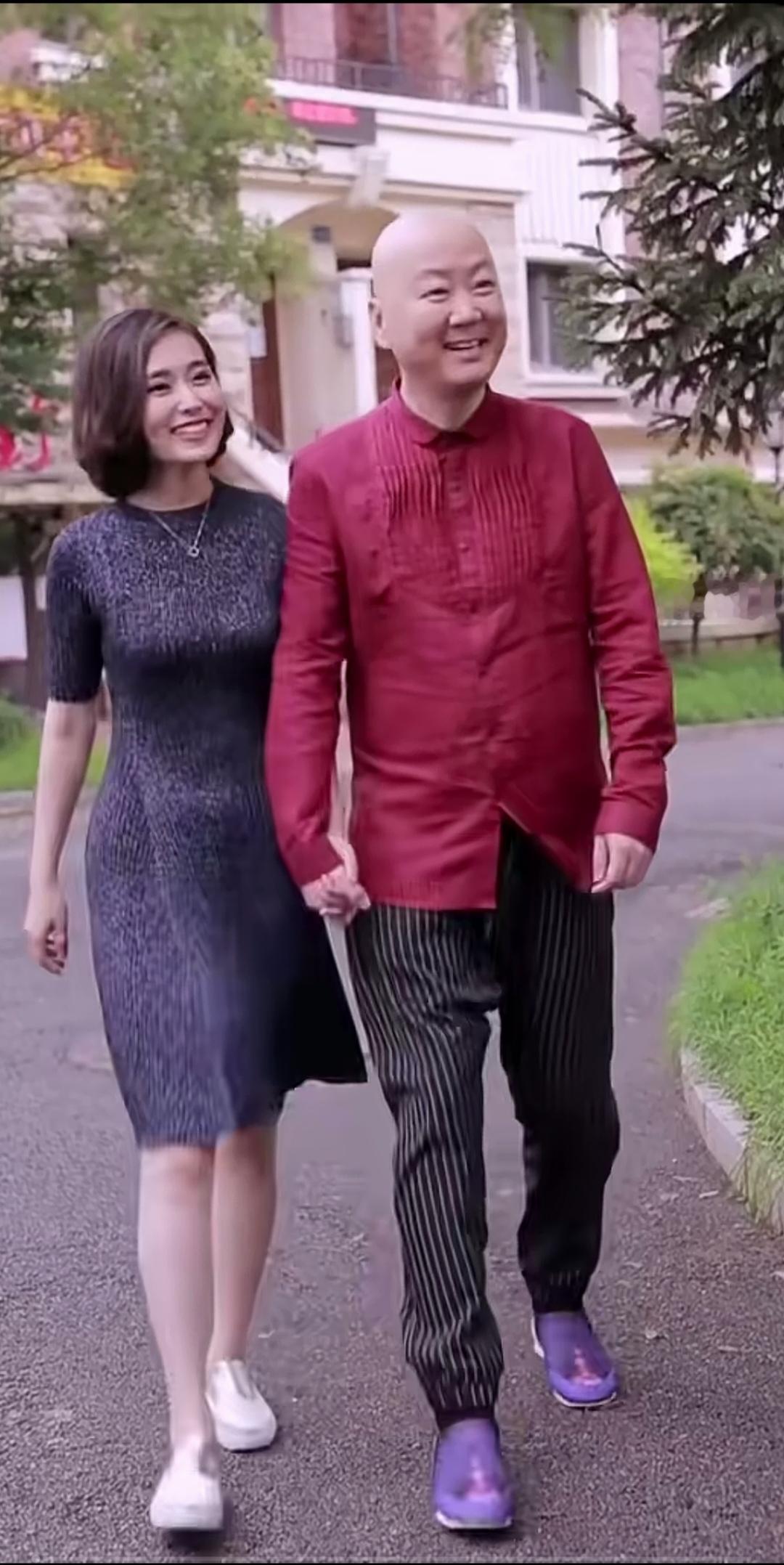 郭冬临，脚上这鞋真好看，她的眼光可真好。