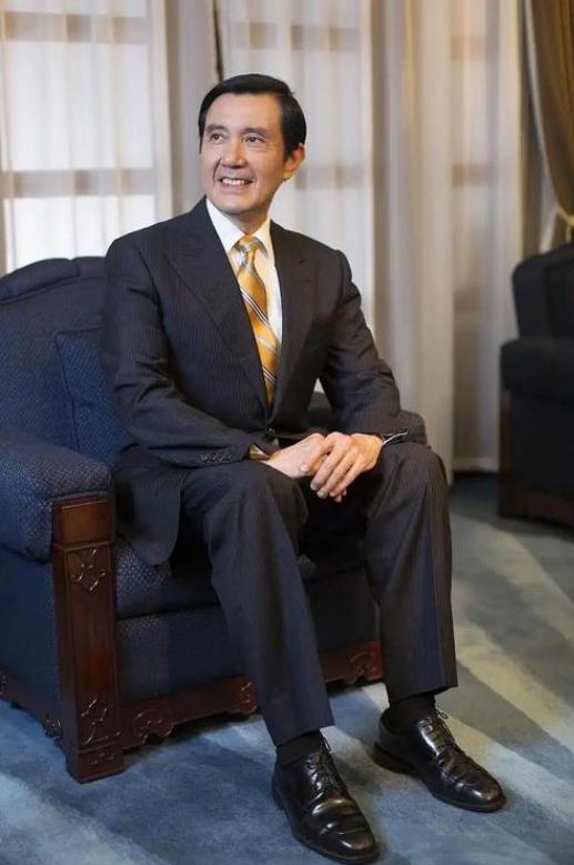 马英九终于体会到什么叫“冷板凳”！虽说马英九四次访陆，但却一直没搞懂一件事：大陆