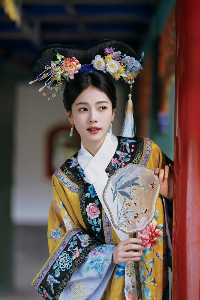 白鹿清宫装造型绝了，格格吉祥，等一个清宫戏[爱慕] ​​​