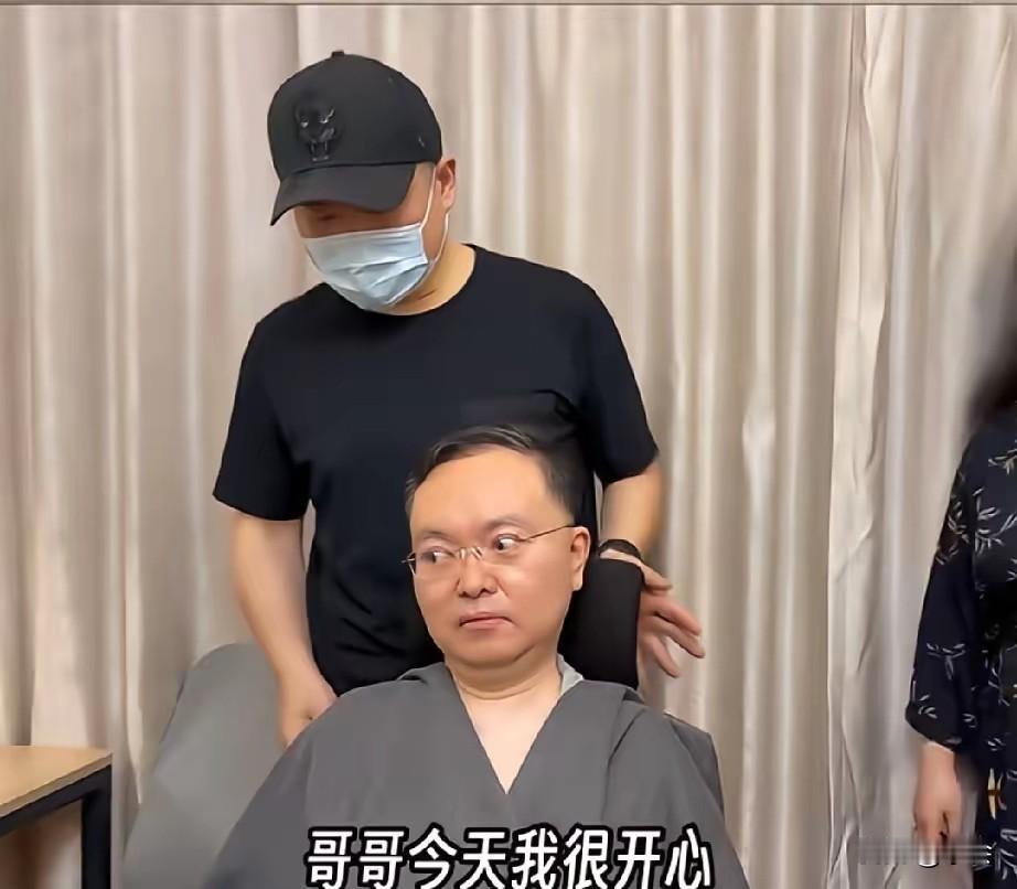 “我来看您，我不是来看您速度来了。”岳云鹏这句话真的让人又想笑又想哭。探望终末期