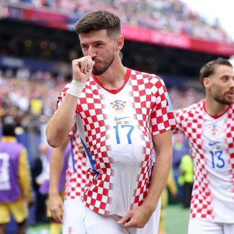 🇭🇷克罗地亚媒体消息：克罗地亚晚报大篇幅撰文，点评佩塔尔·苏契奇在世俱杯赛事