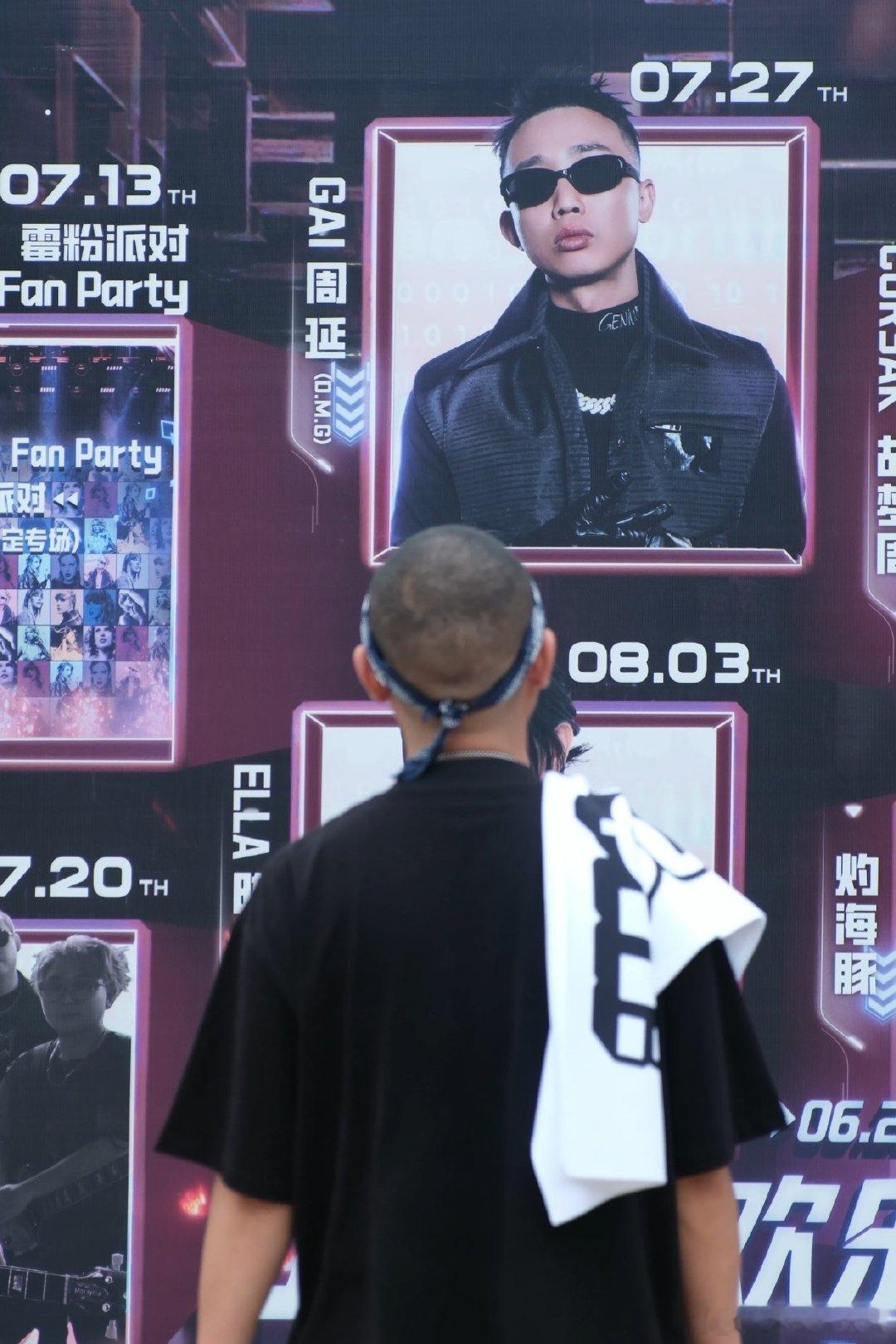 #成都gai浇饭演我精神状态#看见此次的模仿也是相当的搞笑，毕竟确实很谐音梗，果