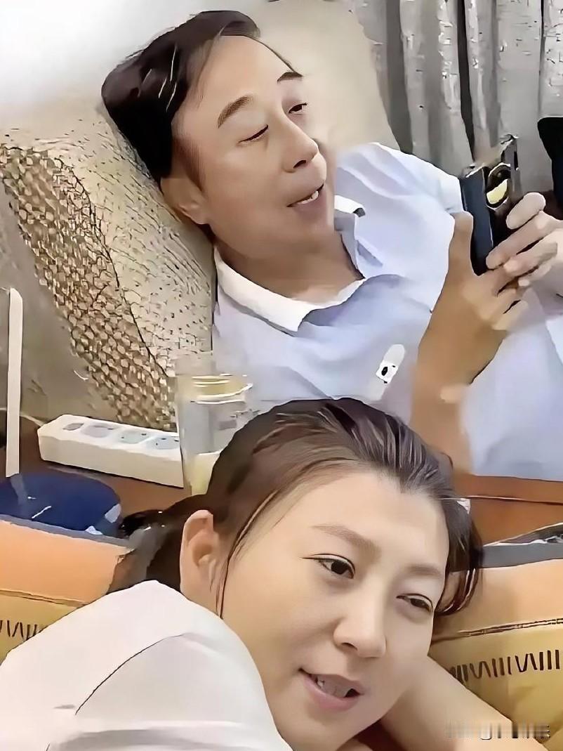 冯巩是否“网红化”，是否不务正业？
从传播效果而言，他的确有了网红的特征：短视频