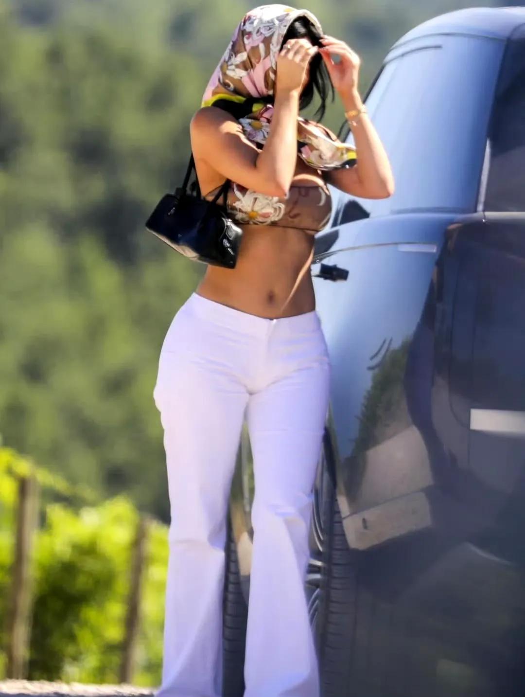 凯莉Kylie Jenner现身意大利，秒变街头风情大美女，身材绝美
