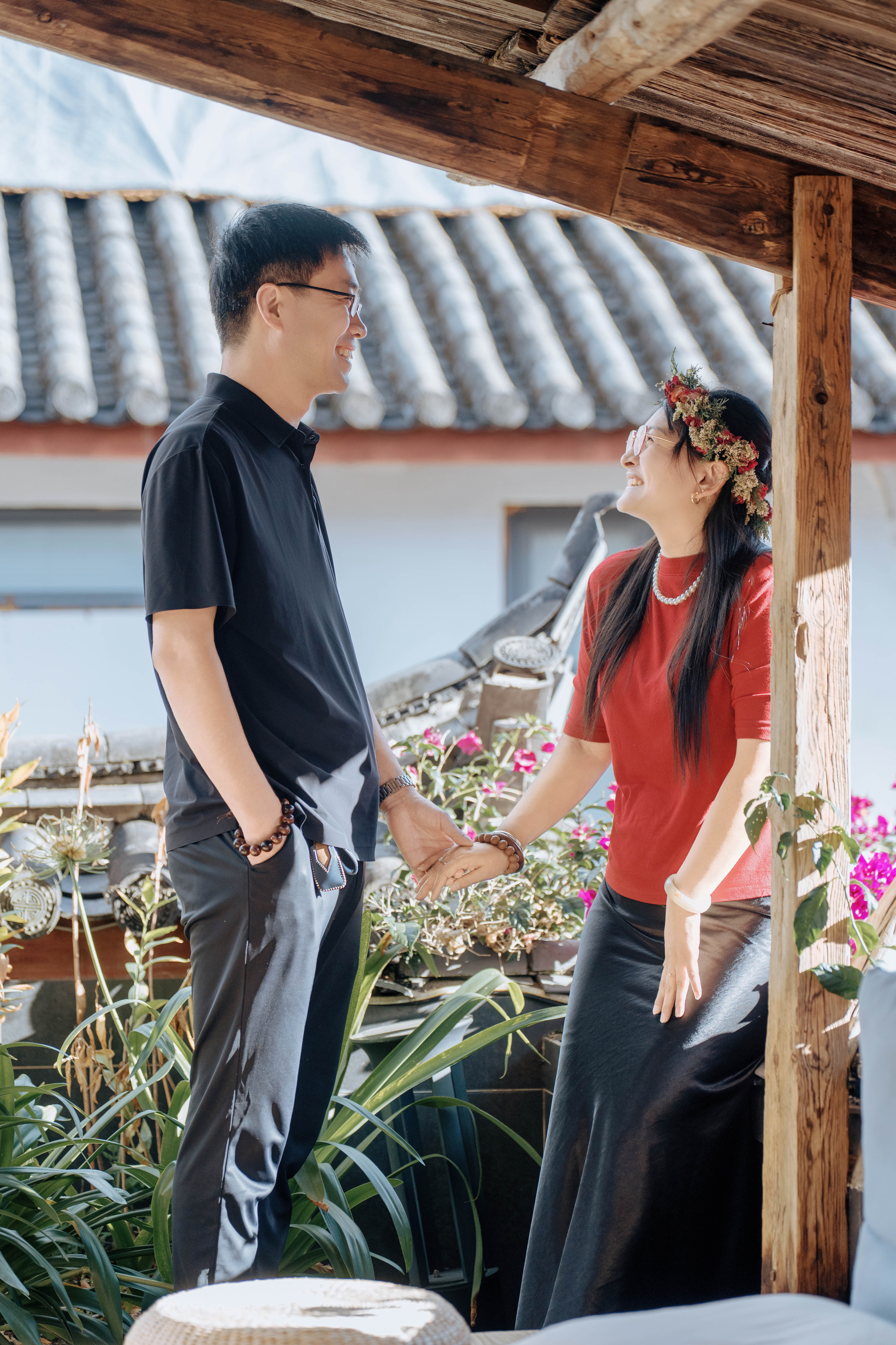 想在丽江两天逛完精华景点，还能吃到地道美食，可以看看这条攻略！第一天 咱们从古城