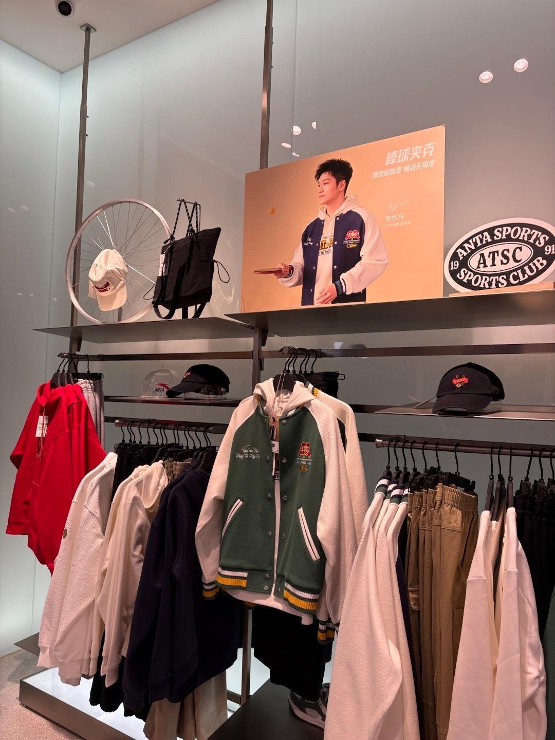 好久没逛街了，浅逛一下，发现代言人樊振东是真的帅。 