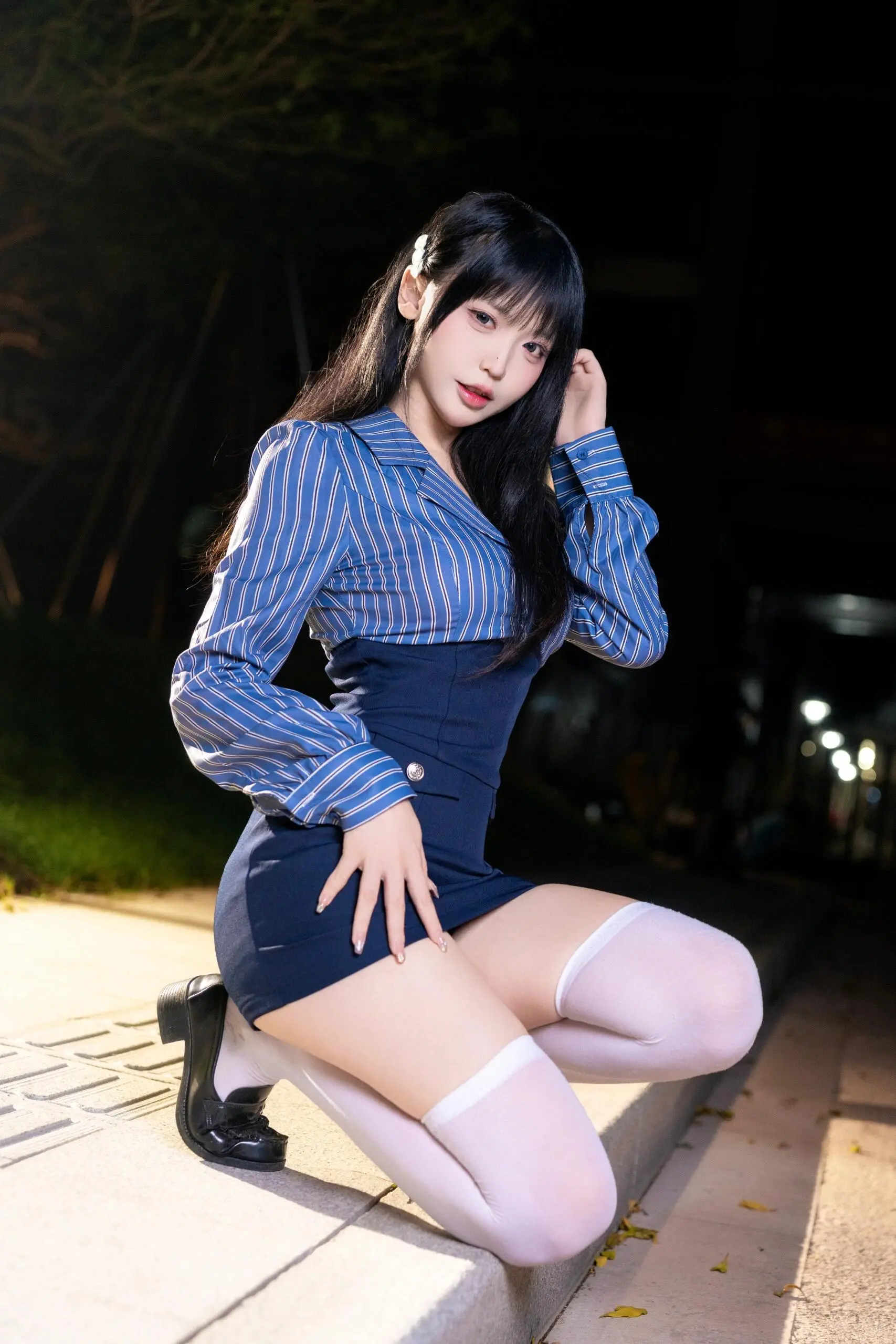 这腿又长又白又细 白丝 这谁能顶得住啊 极品身材 性感美女