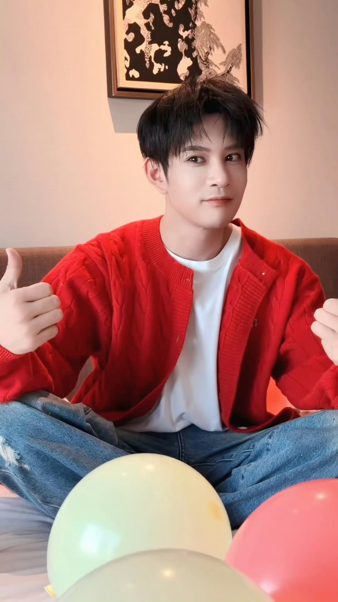 冯建宇 冯建宇元宵节营业来咯，哥哥的美貌每一天都在线！今年多多见面呀