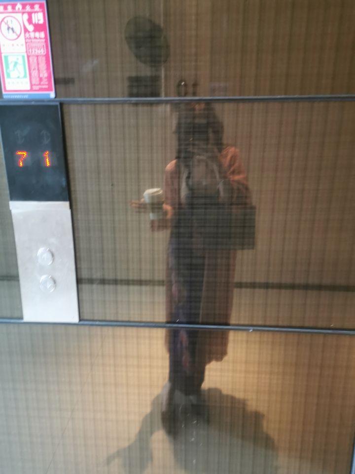 我不是外面水性杨花的女人 老公  你说我不认真的时候 我恨不得把心扒给你看