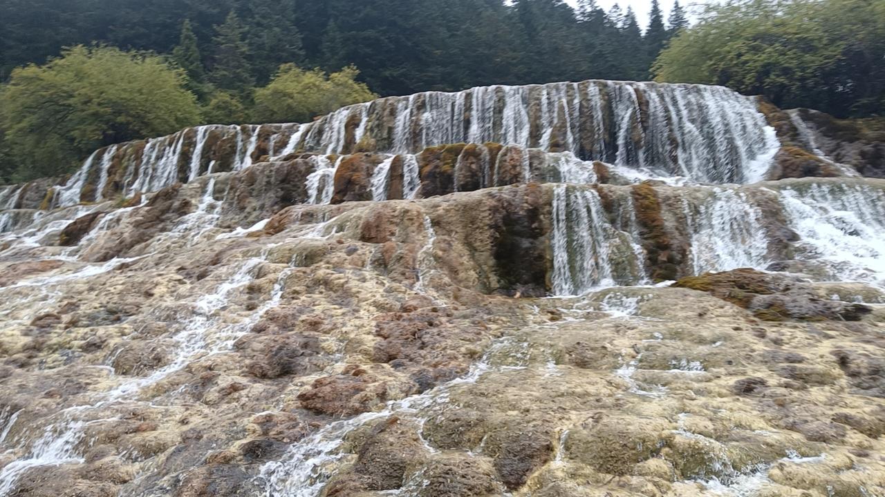 来九寨沟旅游，没有想到团里一家人是台湾人，同行一天了谁也不知道，导游也不知道，由