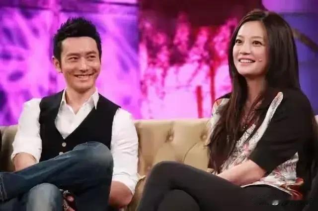 如果当年黄晓明再努力一点，
也许晓明哥就不会是一个人，
而现在叫赵大美女也该是黄