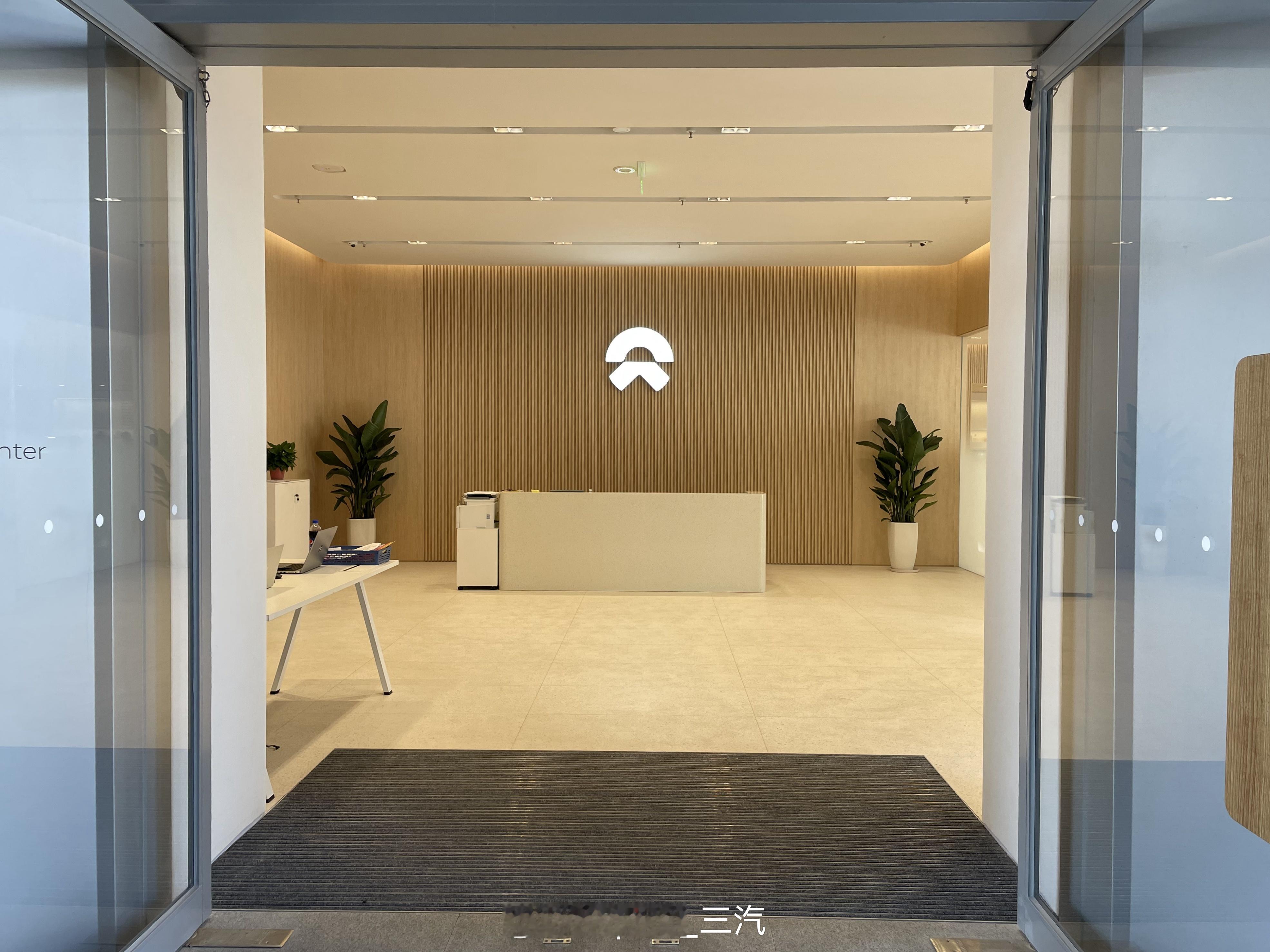 #蔚来交付中心#这是一个新开的交付中心，在苏州新区问题是；才开不到一个月，升降机
