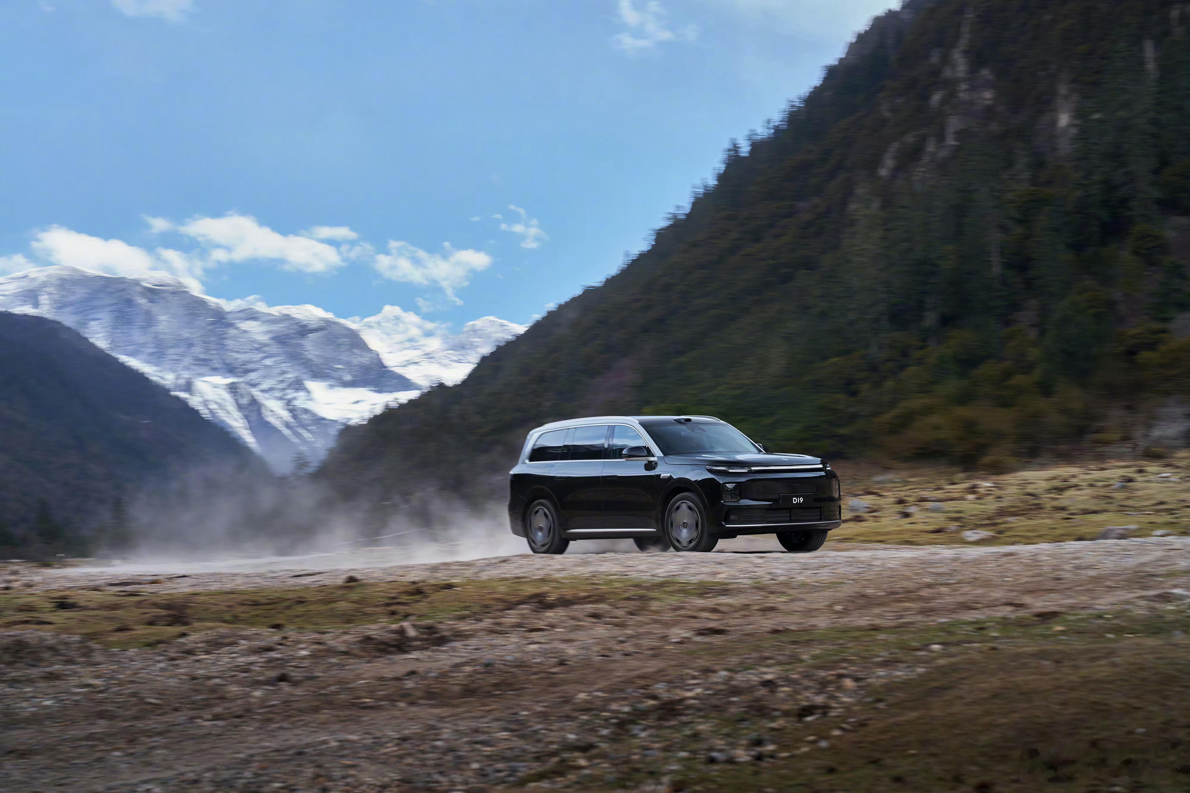 原来9系旗舰SUV价格也能这么香作为零跑非常重要的旗舰大型SUV，这个价格，简直