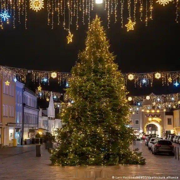 德国警方挫败一起恐怖袭击巴伐利亚州警方近日逮捕了5名涉嫌策划对圣诞市场实施恐怖袭