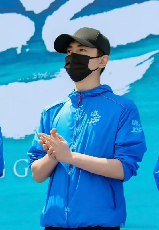 演员陈晓人民日报撰文从作品到文字尽显涵养，陈晓人民日报发表署名文章，深耕演艺初心