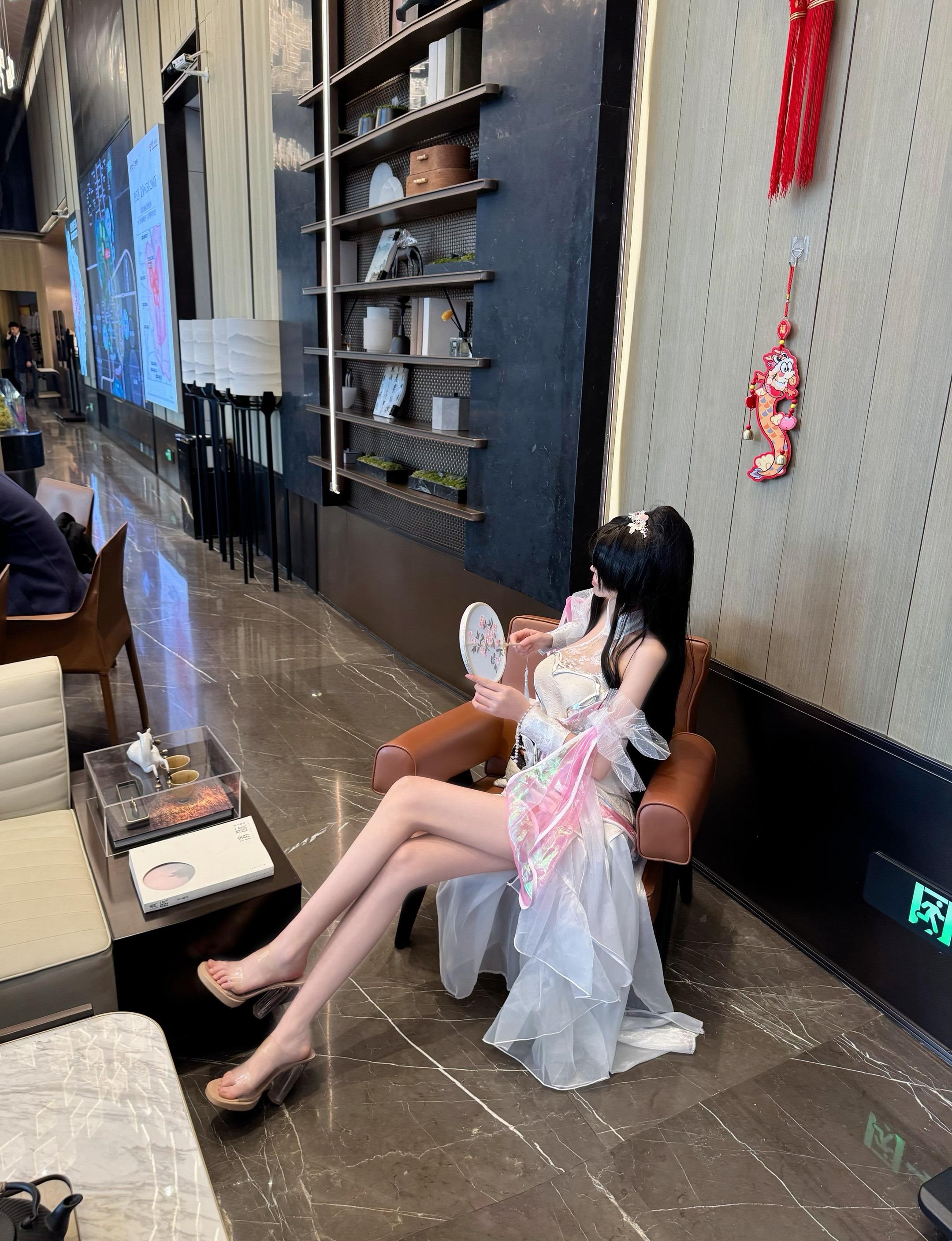 音乐一响 月婵登场