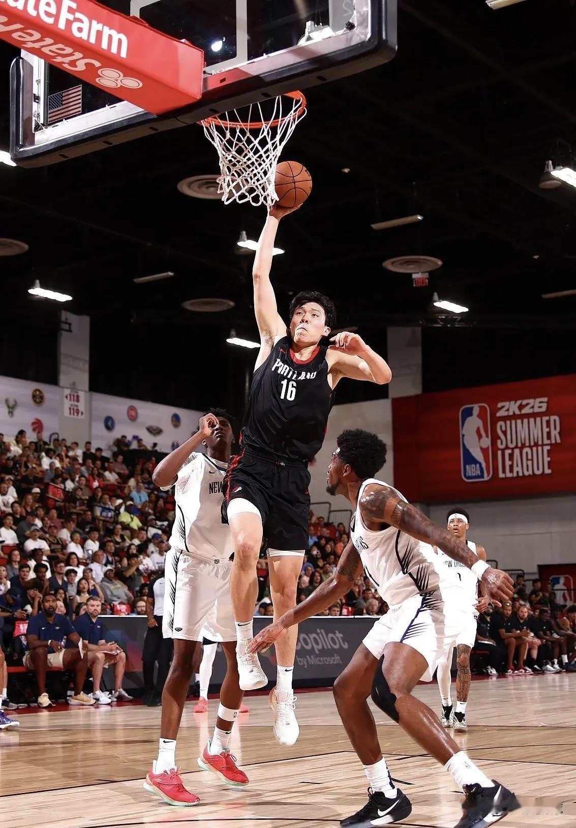 NBA夏季联赛至今，点评杨瀚森三场比赛的表现。

第一场：开拓者 vs 勇士（7