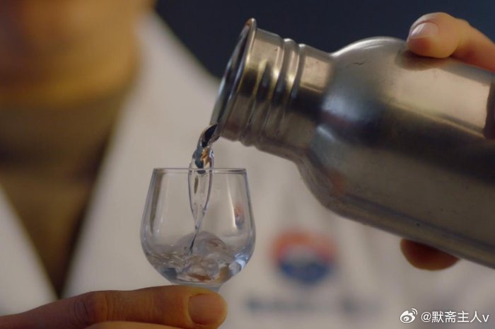 晚酌一盏：关于老年饮酒的七个认知辨析·默斋主人原创科普散文夏夜巷口，总定格着这般