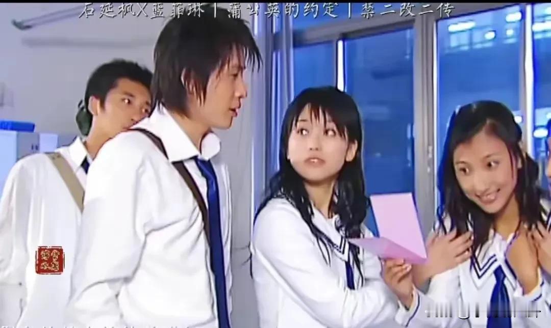 在《18 岁的天空》中，金莎扮演的蓝菲琳的确很漂亮，可要是放到现在，这颜值说是校