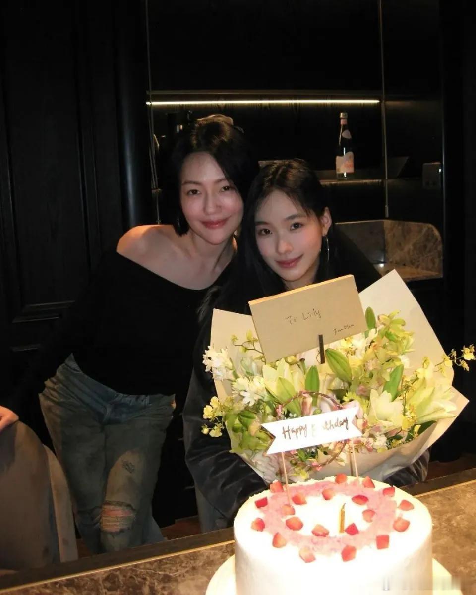 【 小S晒二女儿生日照 】 Lily许韶恩17岁生日  11月24日，小S在社交