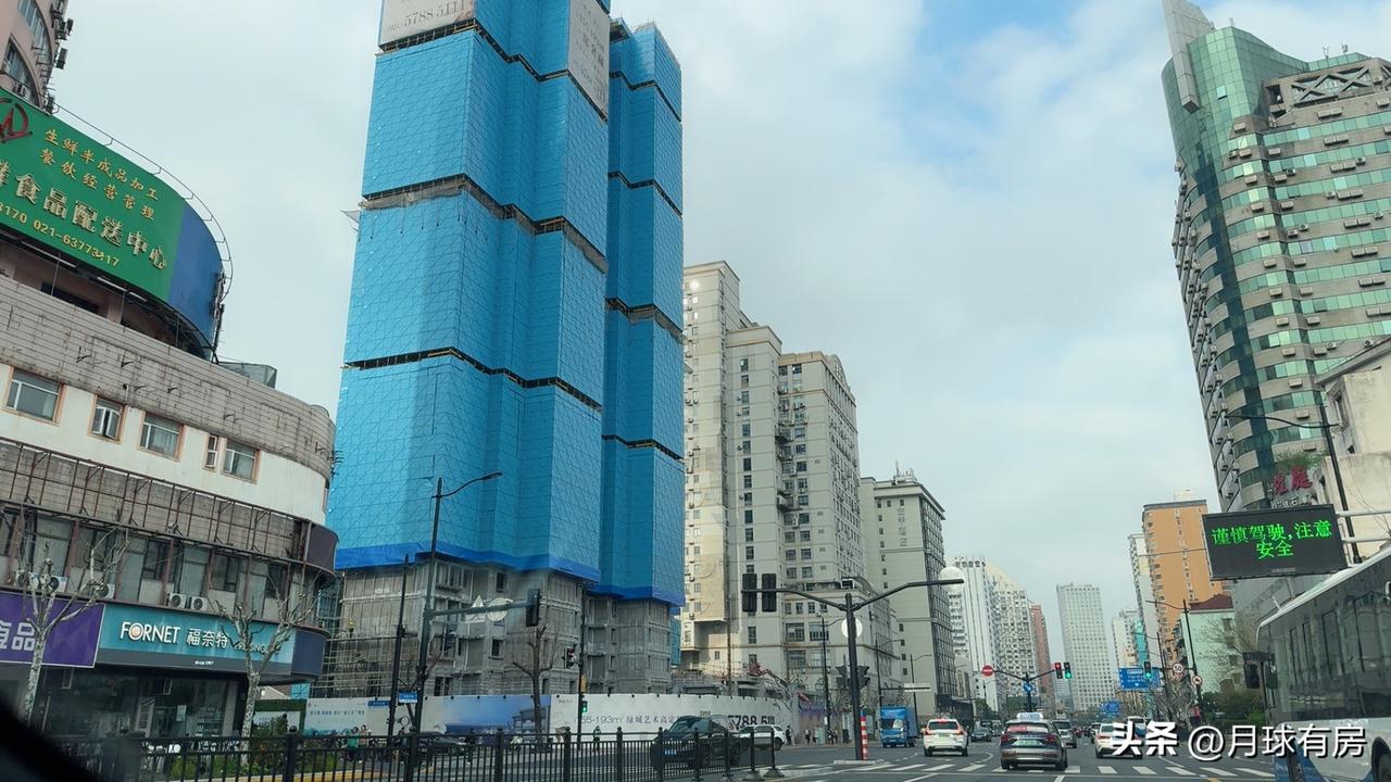 2026年上海楼市彻底撕裂：一边黄浦静安10万+坚挺，一边金山崇明1万出头随便挑