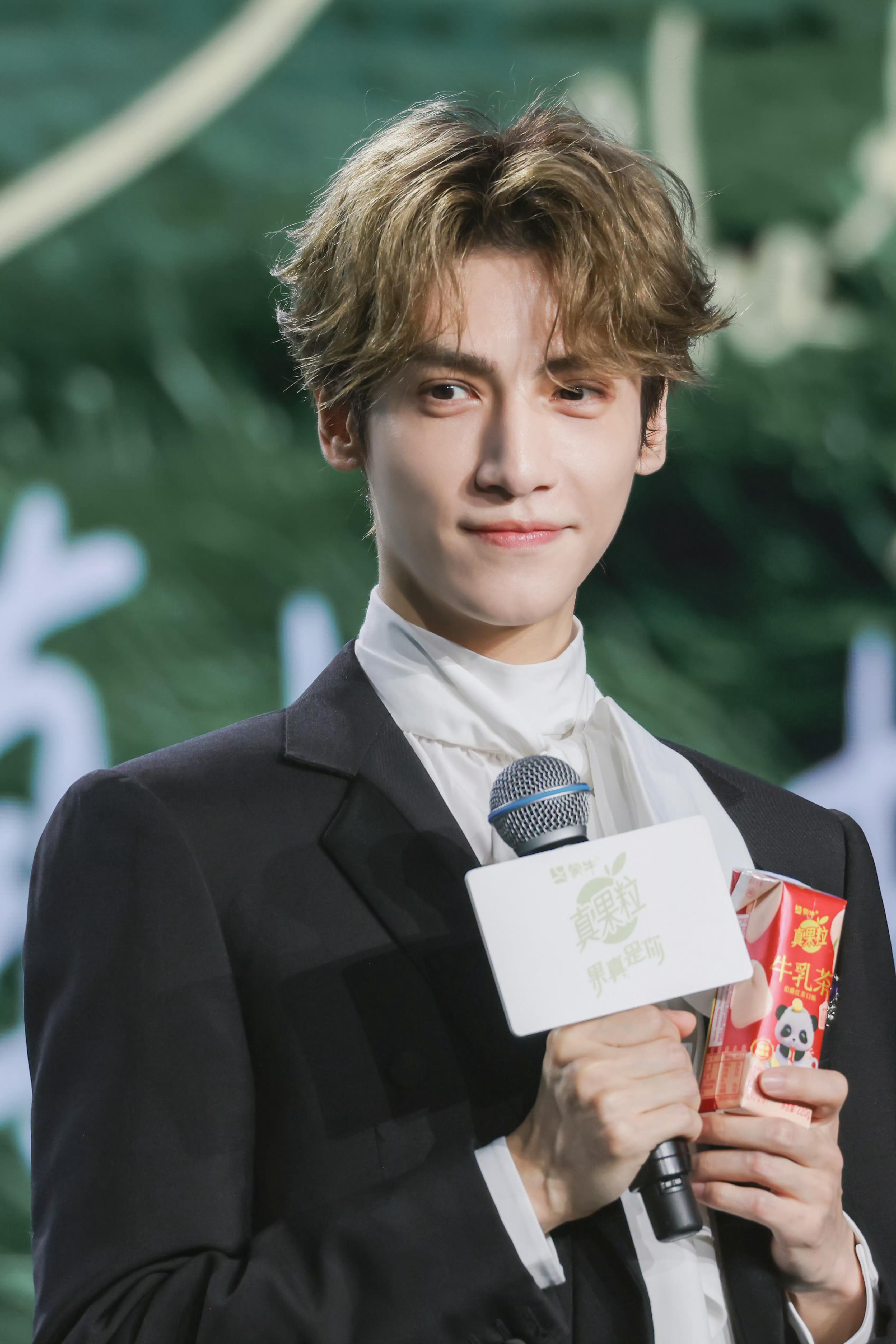 我是可爱的搬运工（图源见印）罗云熙南京真果粒见面会饭修2024.08.24甜蜜伯