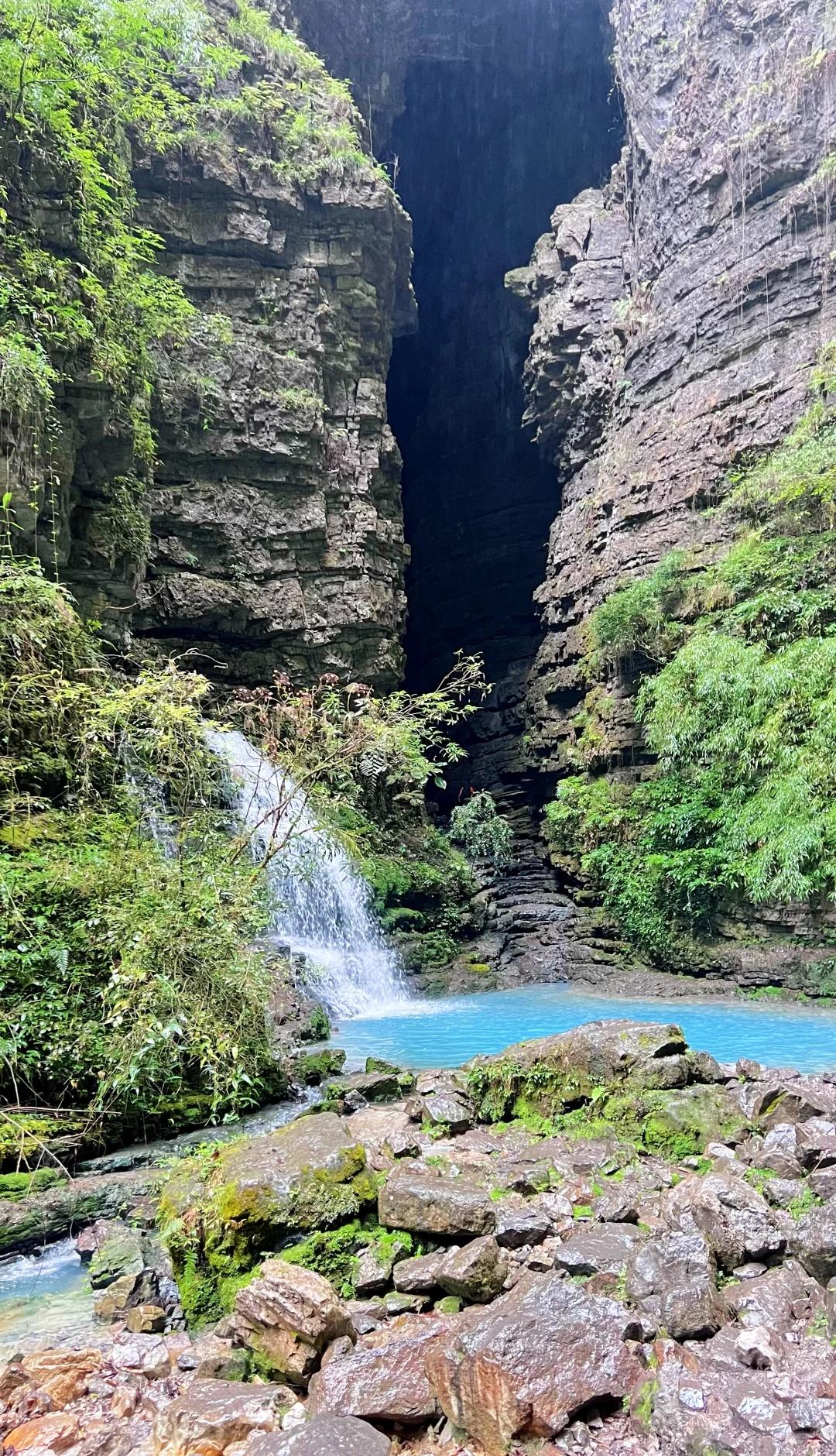 贵州的山水还是太权威了_猴子沟冬季限定
猴子沟位于贵州龙里县，是一处适合徒步的自