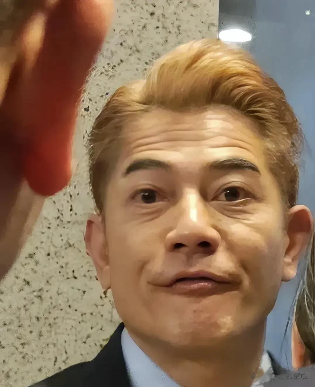 话说面前这个叫郭富城的男人年近60了，你相信吗？真的让人难以置信，明星就是明星，