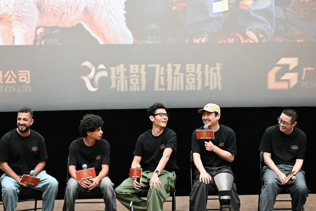 真怕蒋奇明在沈腾身边笑岔气了期待大家走进影院感受《欢迎来龙餐馆》的故事，也不妨看