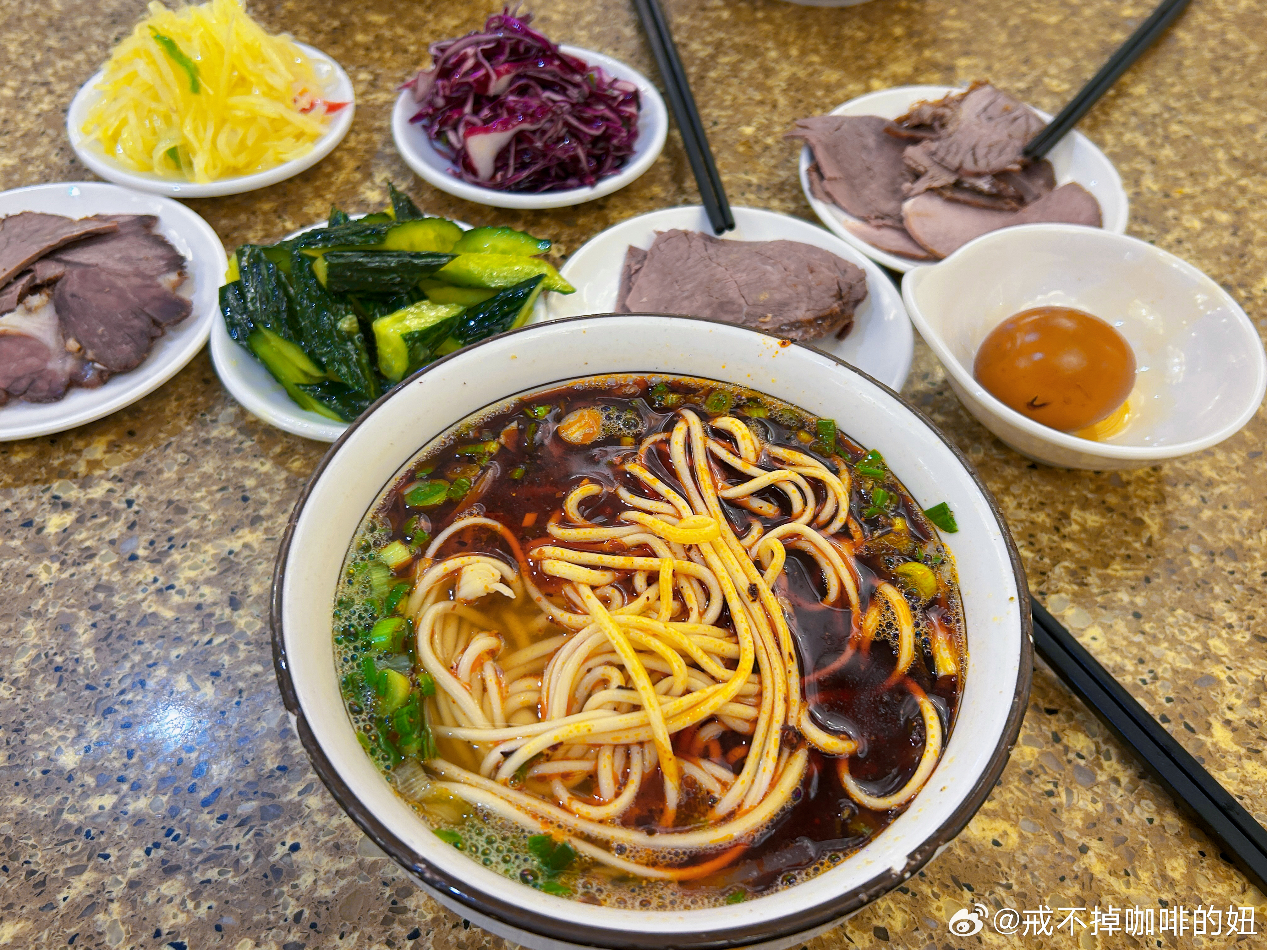 跑步[超话] 闪现兰州，吃碗牛肉面～充碳成功✔️西安马拉松  ​​​